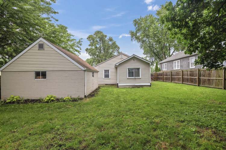 Listing Image 14