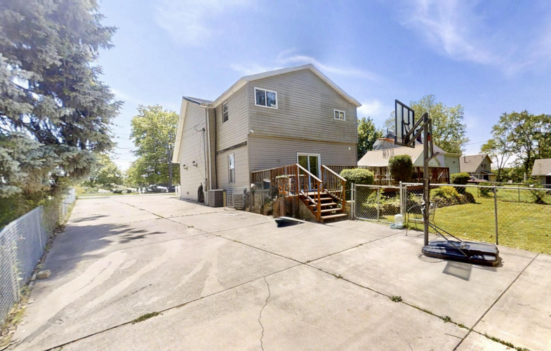 Listing Image 52