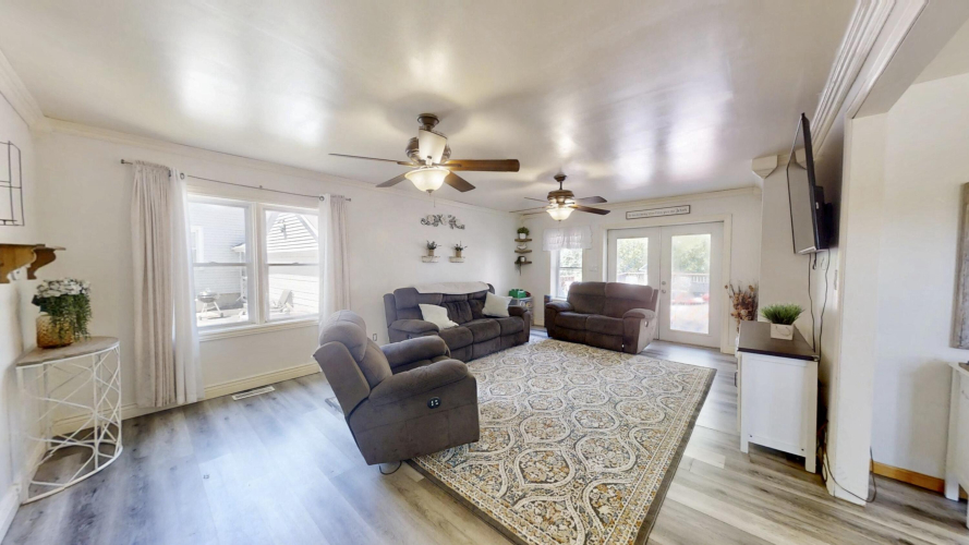 Listing Image 8