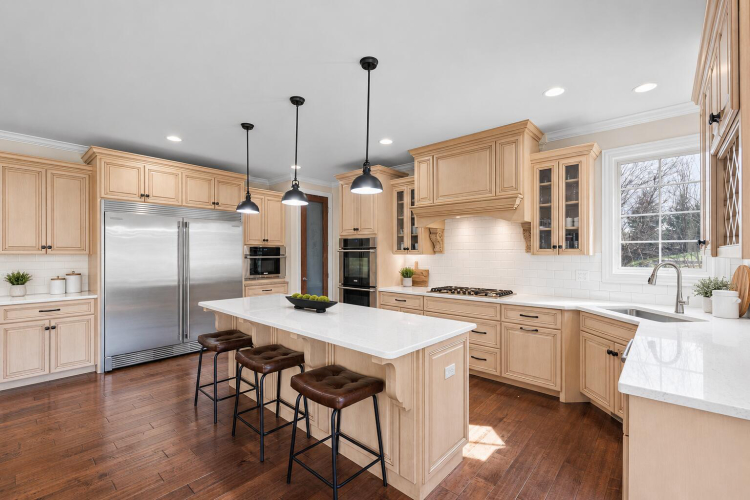 Listing Image 12