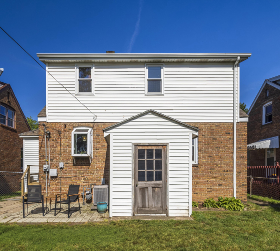 Listing Image 4