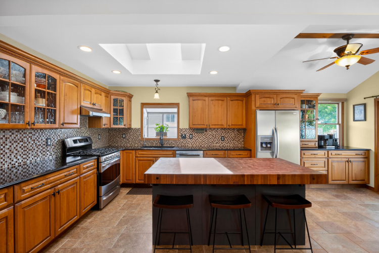 Listing Image 12