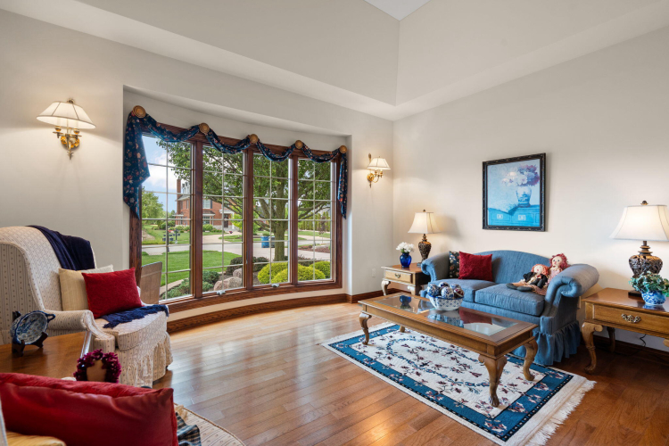 Listing Image 10
