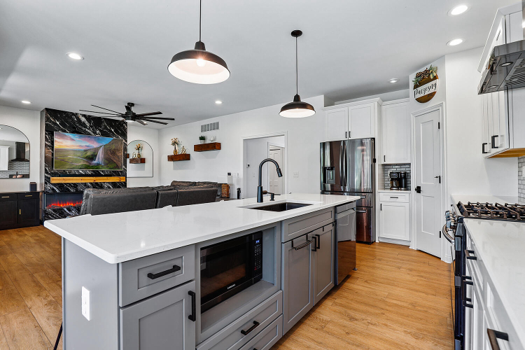 Listing Image 11