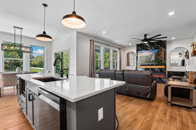 Listing Image 10