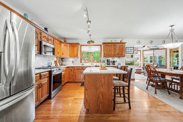 Listing Image 9