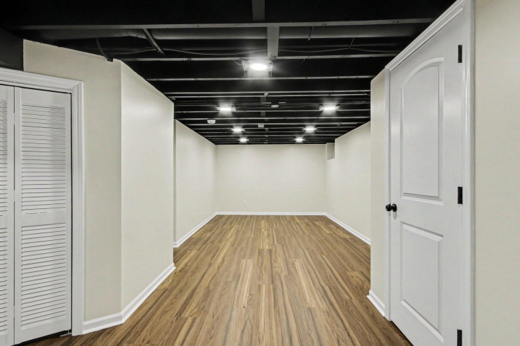 Listing Image 17