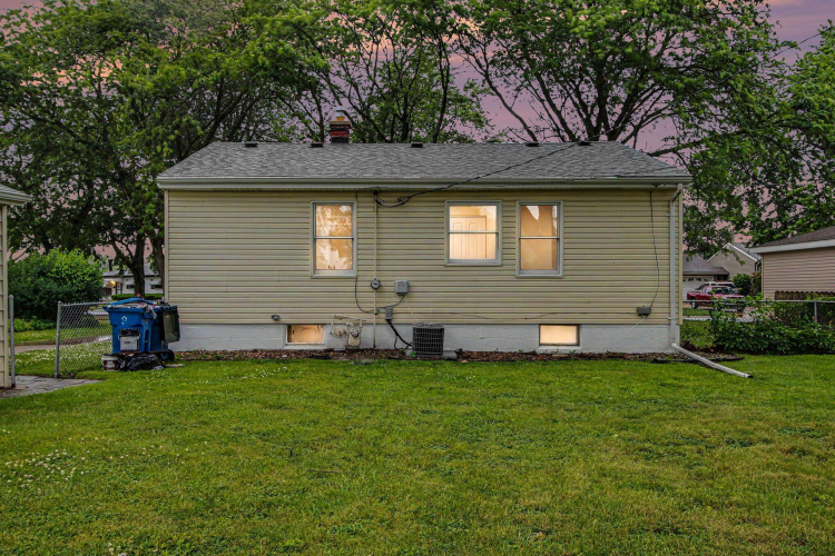 Listing Image 25