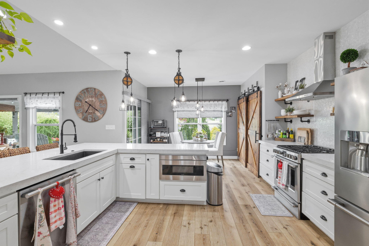 Listing Image 9