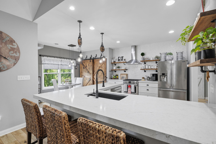 Listing Image 10