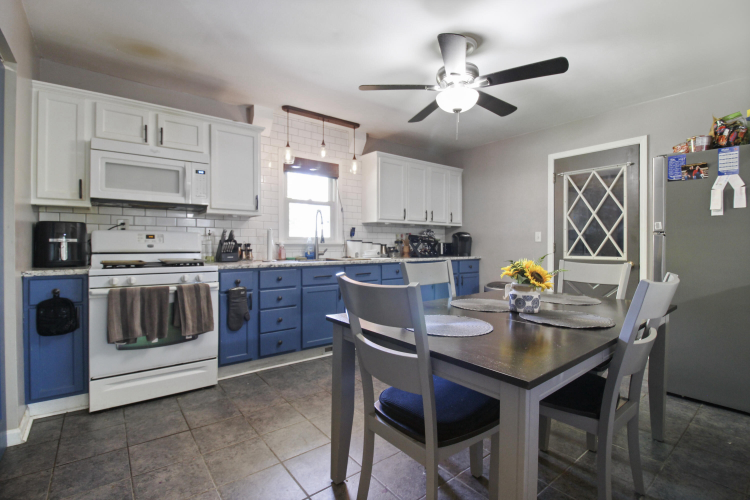 Listing Image 6