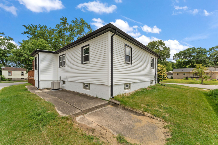 Listing Image 18