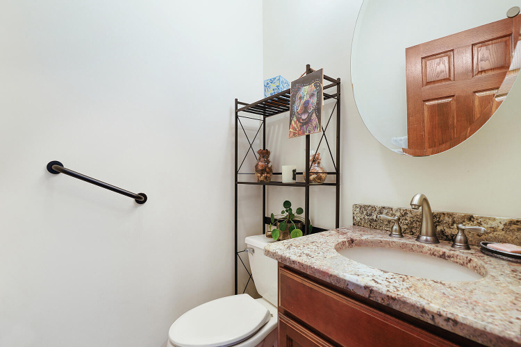 Listing Image 12