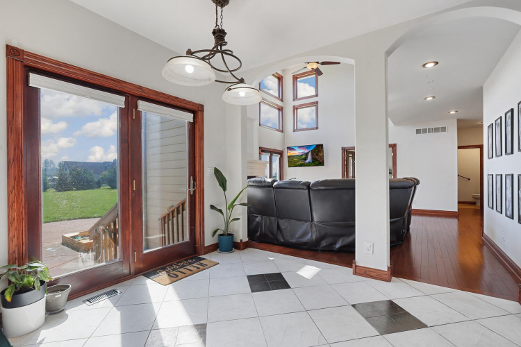 Listing Image 8