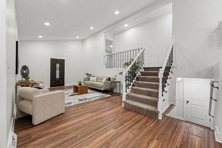 Listing Image 12