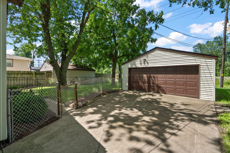 Listing Image 16