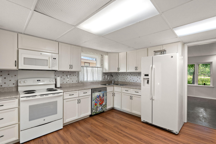 Listing Image 7