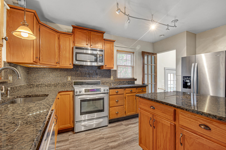 Listing Image 6
