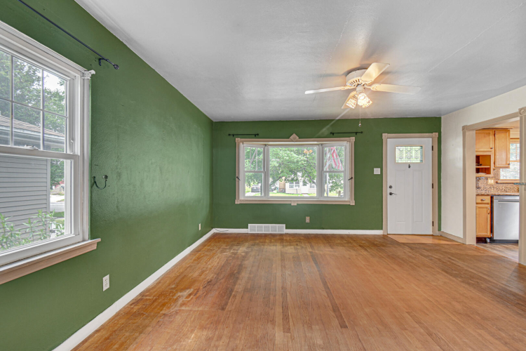 Listing Image 8