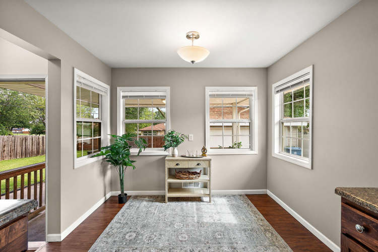 Listing Image 9