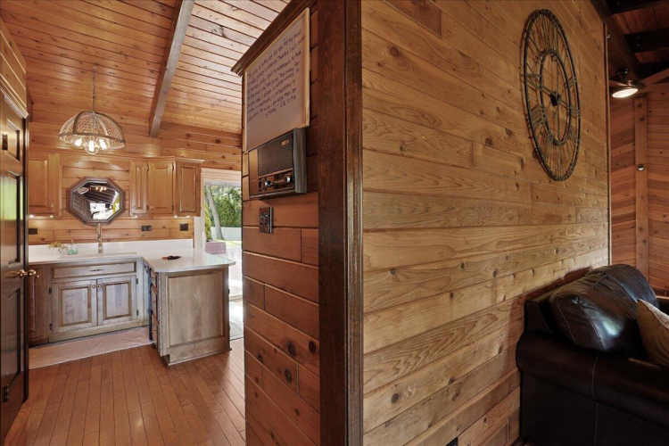 Listing Image 19