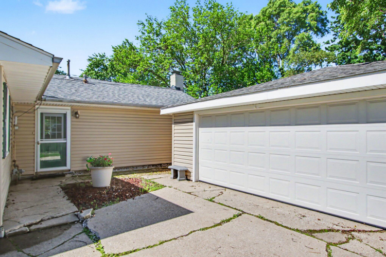 Listing Image 20