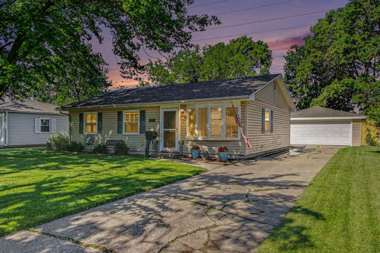 Listing Image 4