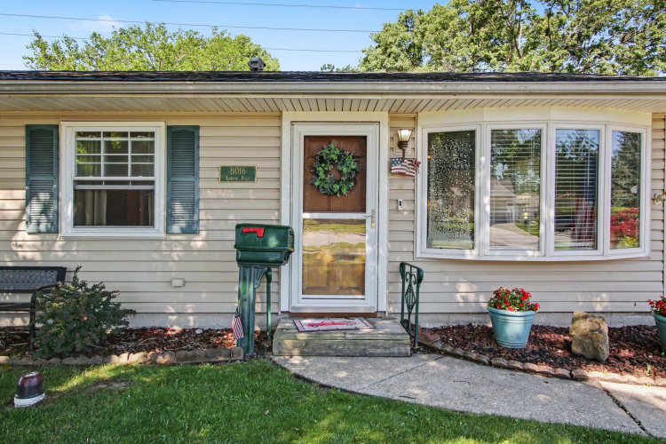 Listing Image 5