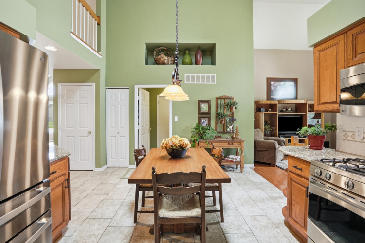 Listing Image 12