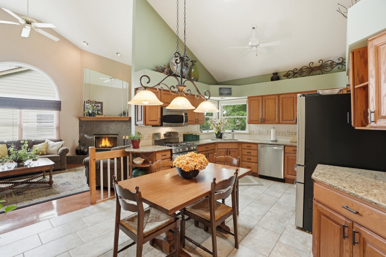 Listing Image 9