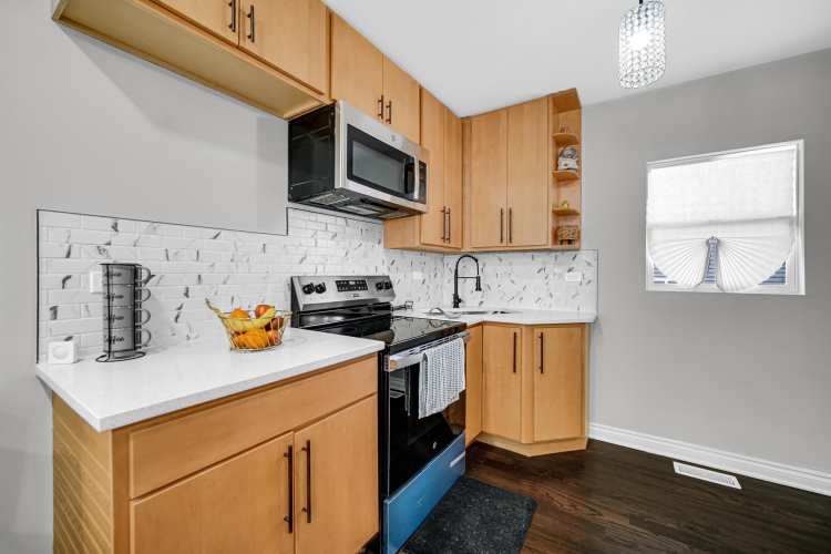 Listing Image 7
