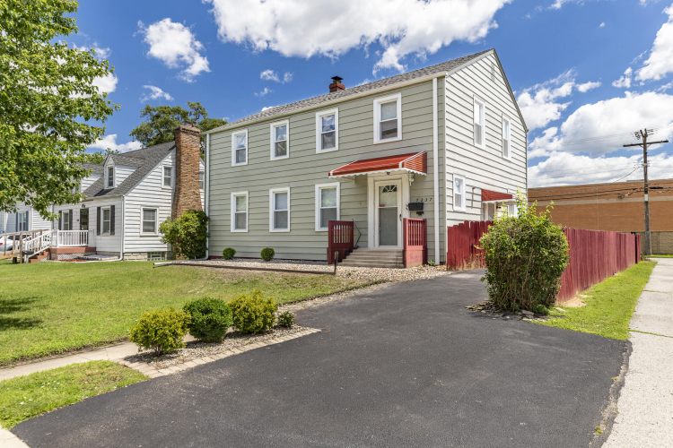 Listing Image 3