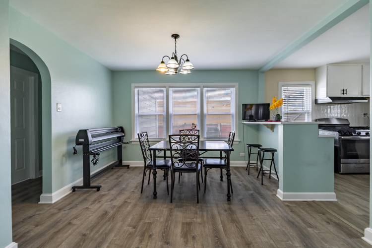 Listing Image 10