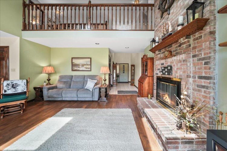 Listing Image 9