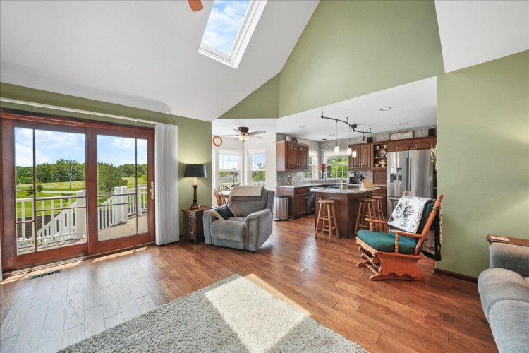 Listing Image 10