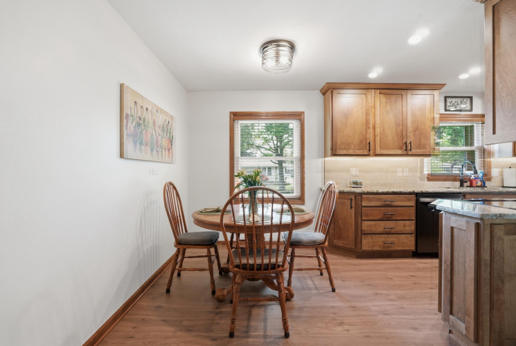 Listing Image 9
