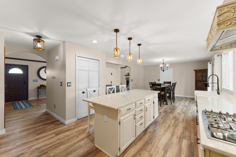 Listing Image 12