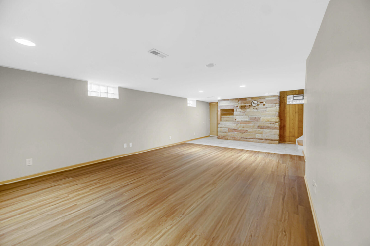 Listing Image 24