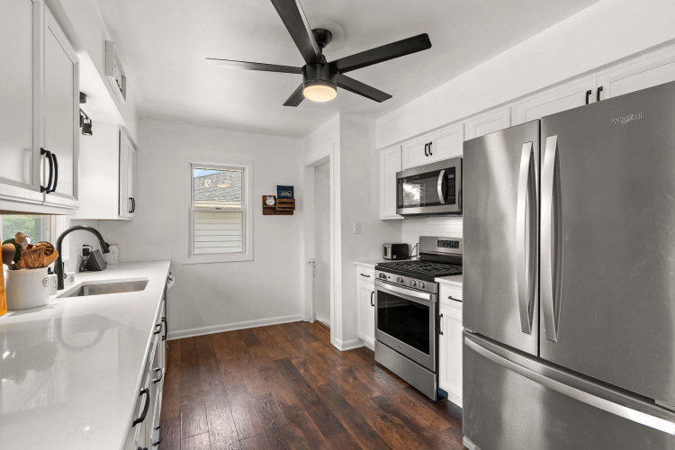 Listing Image 7