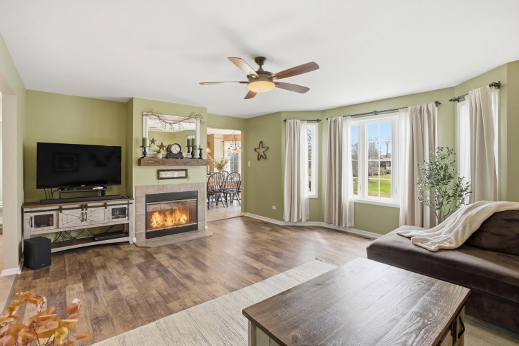 Listing Image 9