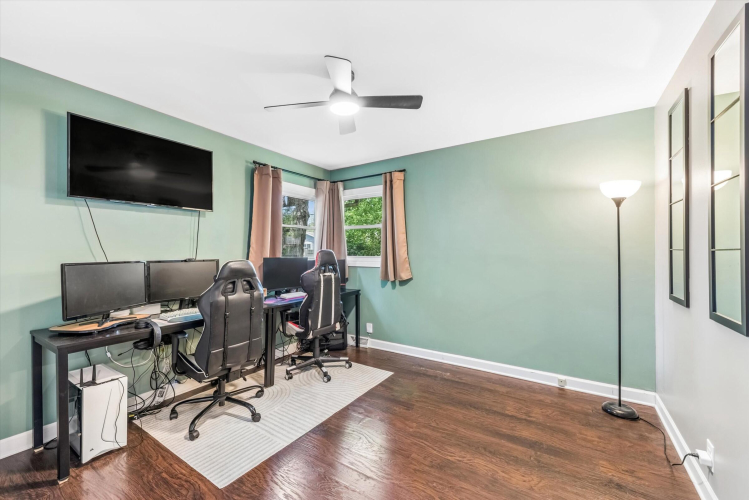 Listing Image 11