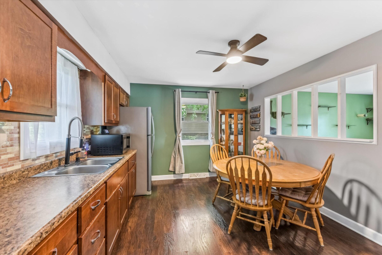 Listing Image 5