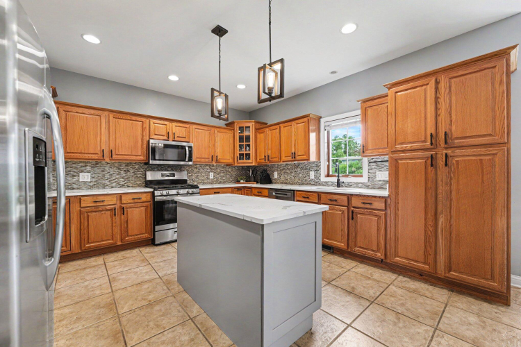 Listing Image 11