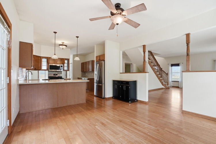 Listing Image 6