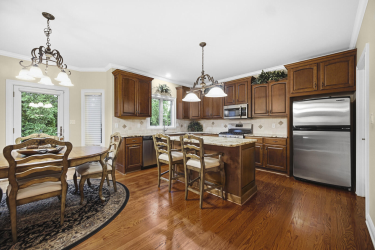 Listing Image 7