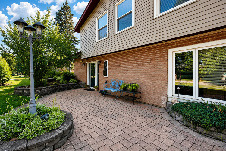 Listing Image 4