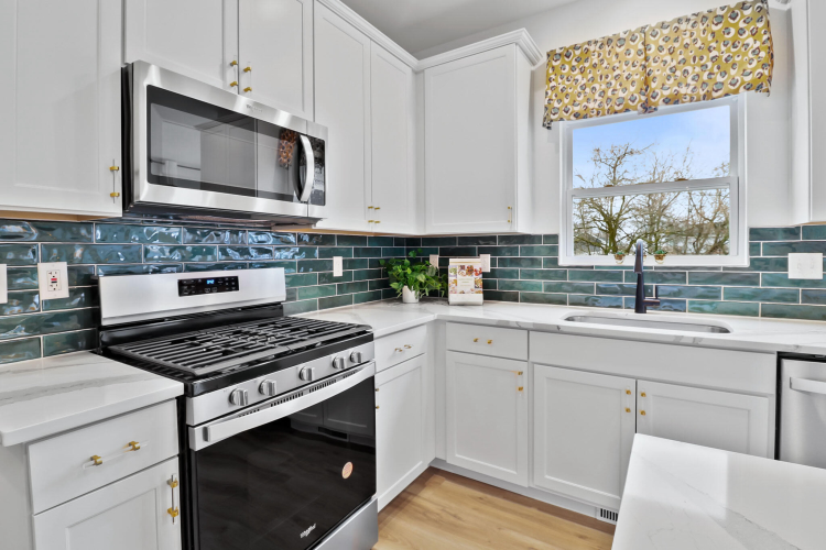Listing Image 15