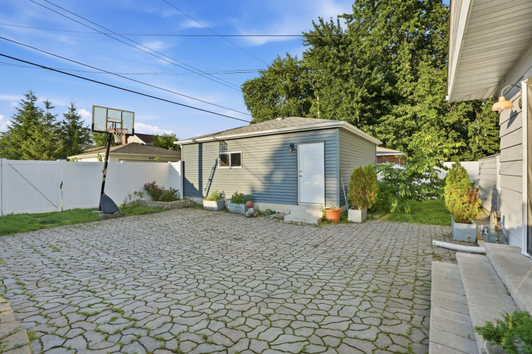 Listing Image 24