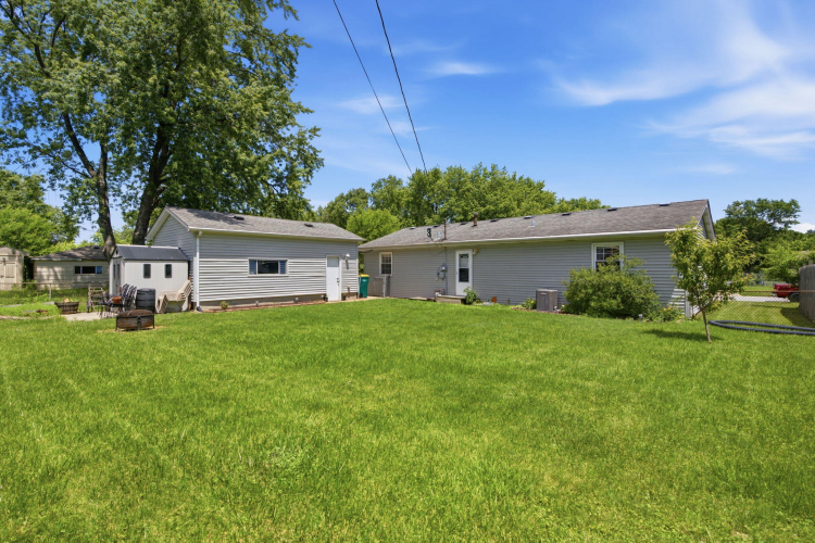 Listing Image 16