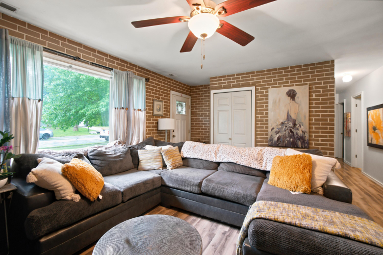 Listing Image 12